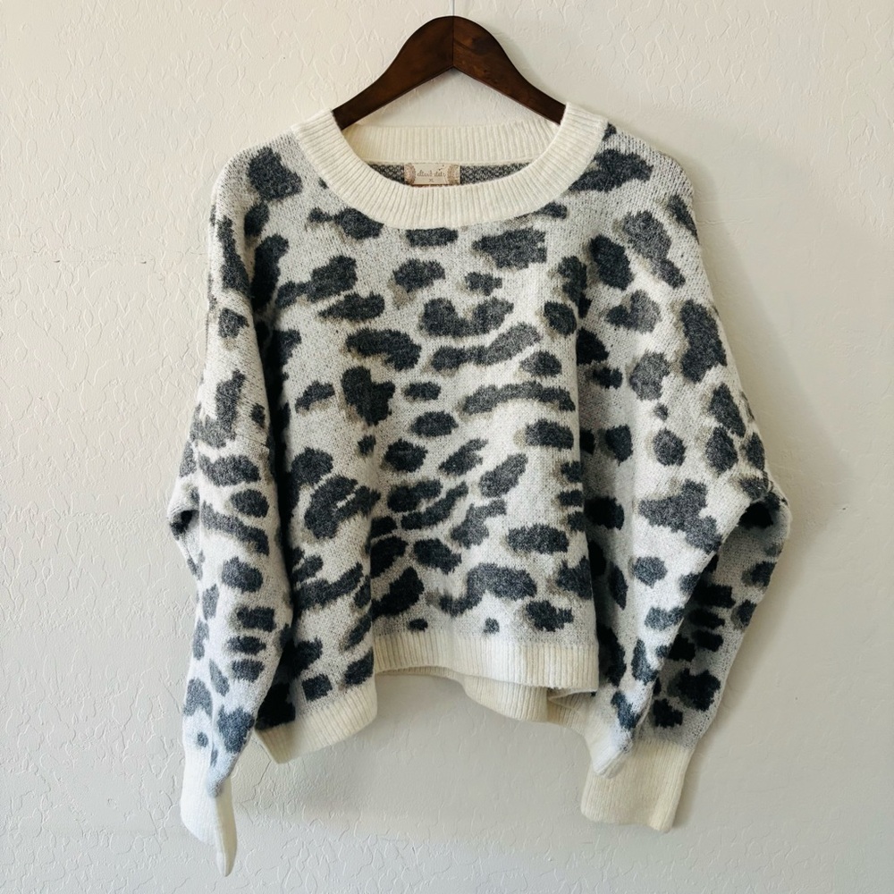 Altar’d State Leopard Print Sweater Gray & White Size XL Soft Relaxed Fit Thick